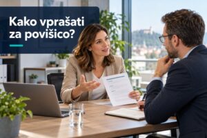 Zaposleni na sestanku z vodjo predstavlja svoje dosežke in predlog za povišico.