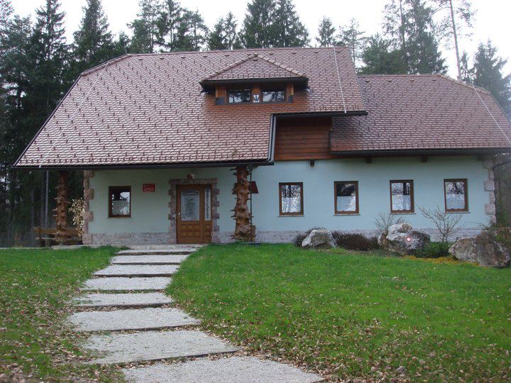 komenda dom